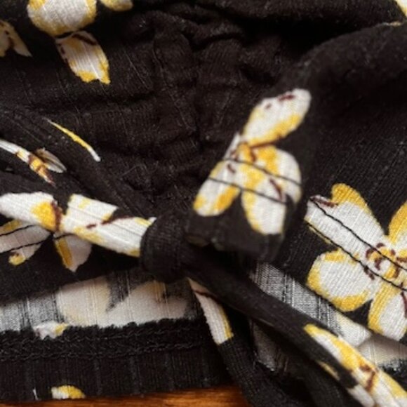 Antistar Ribbed Daisy Print Ruched Top - Picture 5 of 13